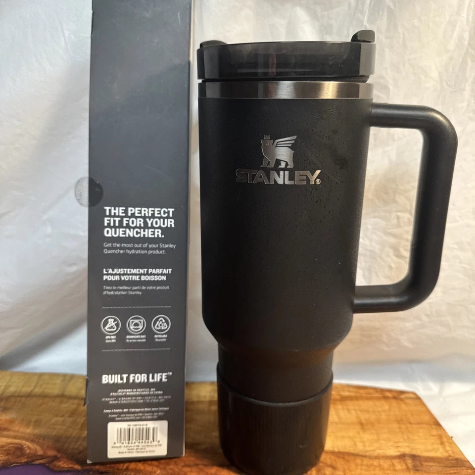 New Stanley 40 oz Tumbler Black with handle and Pack Of 3 new straws.