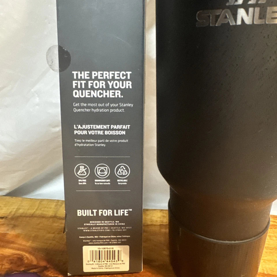 New Stanley 40 oz Tumbler Black with handle and Pack Of 3 new straws.